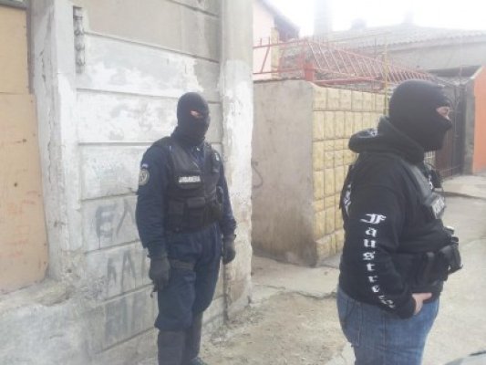Evaziune şi spălare de bani: 15 percheziţii domiciliare, inclusiv în Tulcea